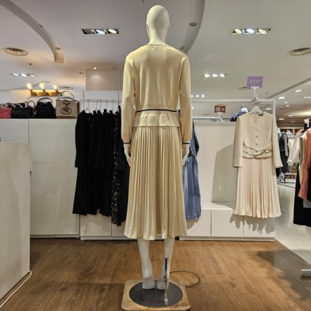 이든플리츠니트원피스