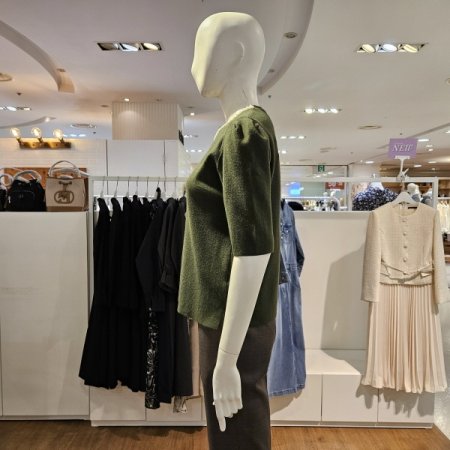 넥진주반팔니트