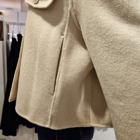 라운드넥숏기장코트