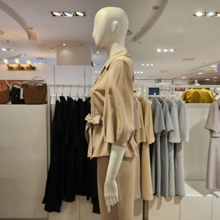 카라턱장식플레어블라우스