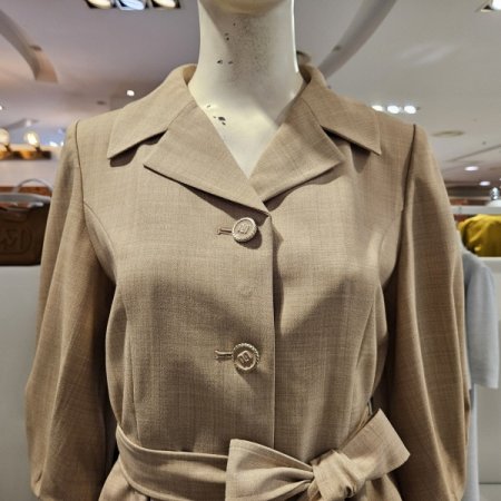 카라턱장식플레어블라우스