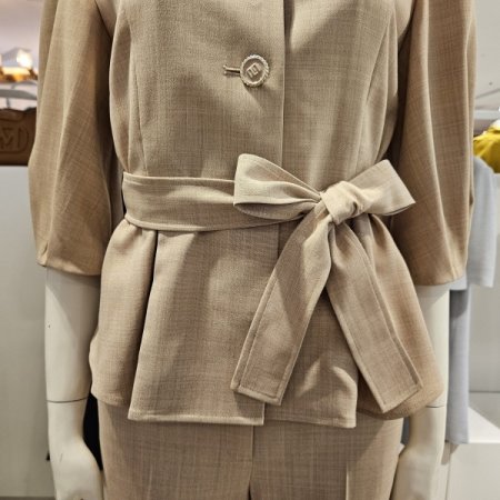 카라턱장식플레어블라우스