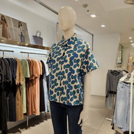 프린트카라블라우스