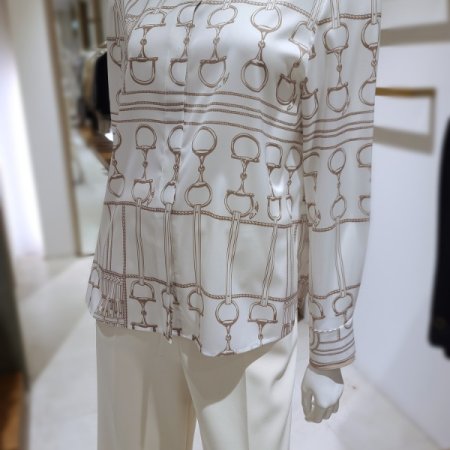 체인레귤러핏블라우스