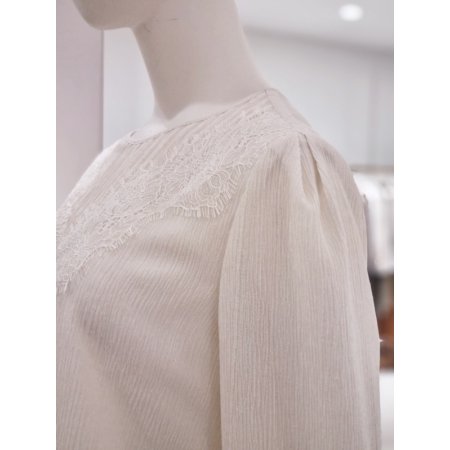 레이스장식블라우스