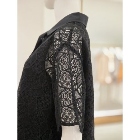 카라레이스 블라우스