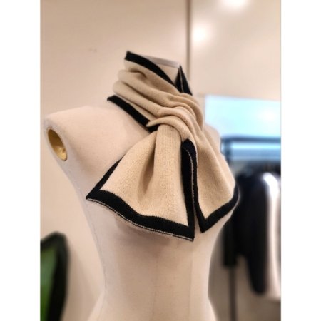 라인 배색 고리 머플러 아이보리