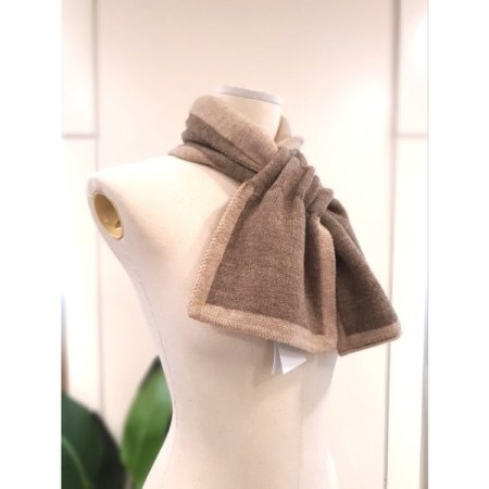 라인 배색 고리 머플러 아이보리