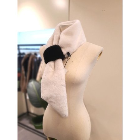 에코 C퍼 머플러 아이보리