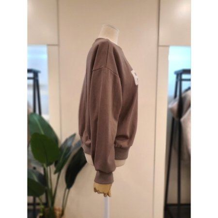 프라이데이 폼폼 자수 맨투맨 BR