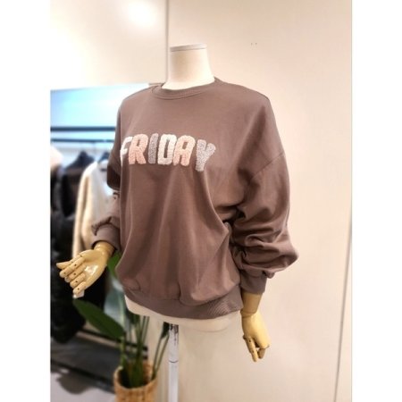 프라이데이 폼폼 자수 맨투맨 BR