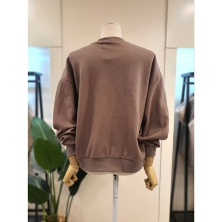 프라이데이 폼폼 자수 맨투맨 BR