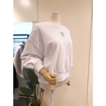 꽃잎 자수 라운드 맨투맨 라이트그레이