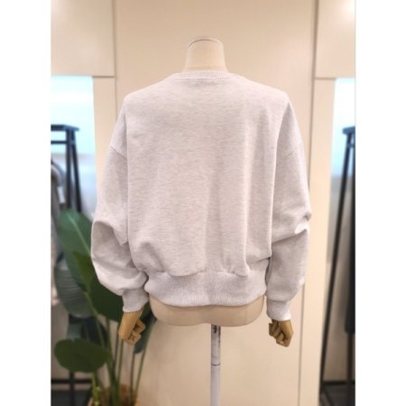 꽃잎 자수 라운드 맨투맨 라이트그레이