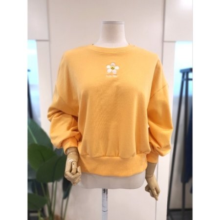 꽃잎 자수 라운드 맨투맨 라이트그레이