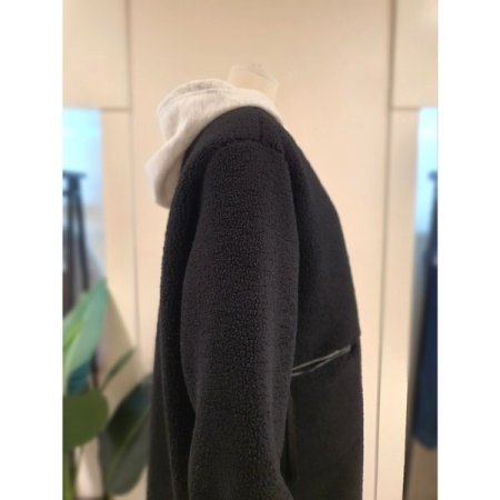 지퍼 포켓 에코 무스탕 코트 블랙