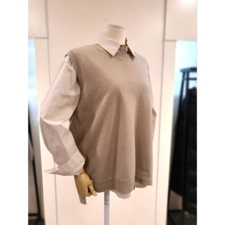 뒷트임 니트 베스트 베이지