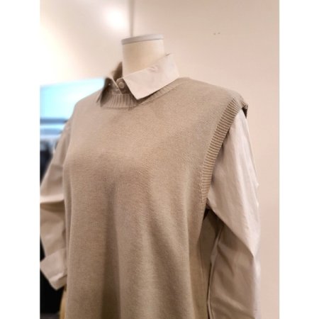 뒷트임 니트 베스트 베이지