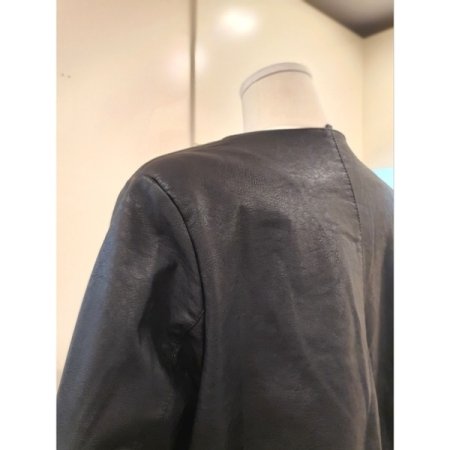 라운드 넥 에코 가죽 자켓 블랙