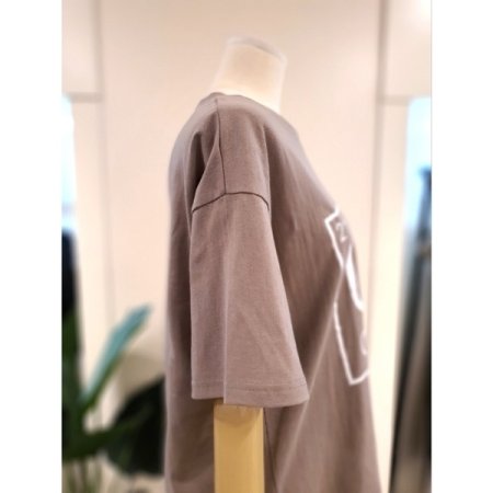 21 루즈핏 반팔 티셔츠 브라운