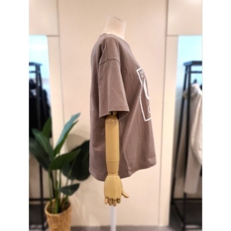 21 루즈핏 반팔 티셔츠 브라운