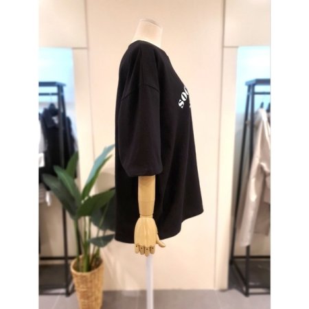 챕터 삼각 라운드넥 반팔 티셔츠 블랙