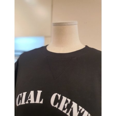 챕터 삼각 라운드넥 반팔 티셔츠 블랙