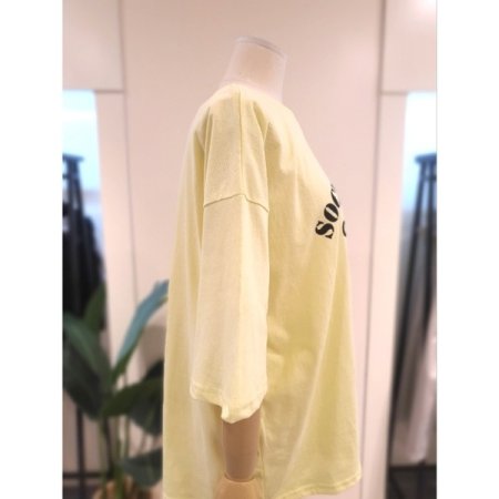 챕터 삼각 라운드넥 반팔 티셔츠 옐로