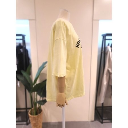 챕터 삼각 라운드넥 반팔 티셔츠 옐로