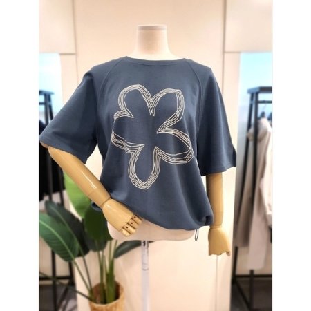 밑단 스트링 플라워 티셔츠 블랙