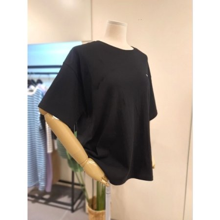 물결 자수 라운드 반팔 티셔츠 블랙