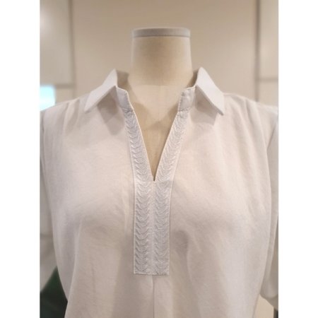 자수 카라 반팔 블라우스 아이보리