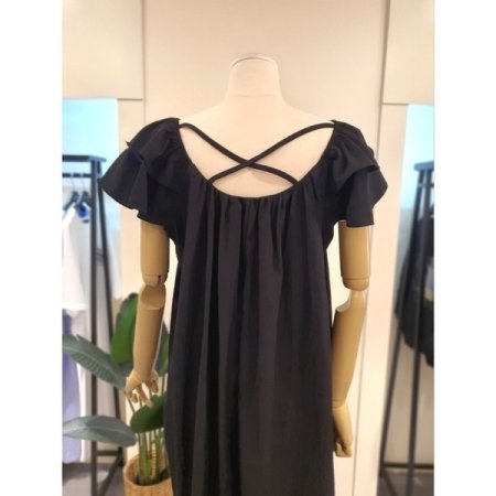 숄더 프릴 원피스 블랙