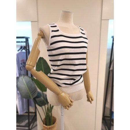 스트라이프 민소매 니트 아이보리