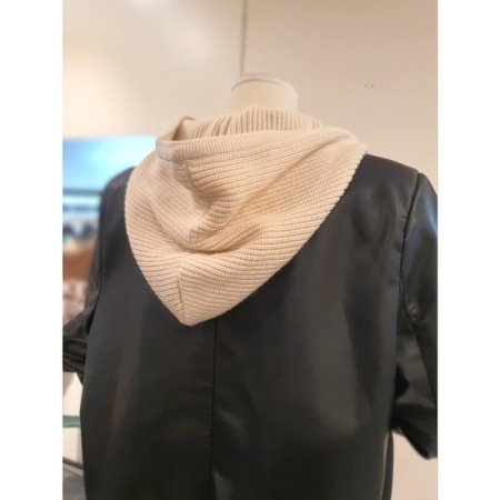 배색 후드 에코 가죽 점퍼 블랙