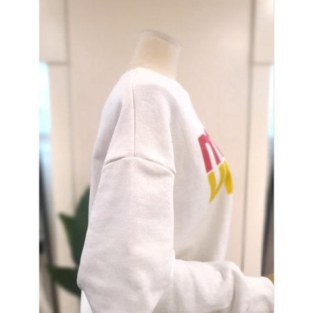 배색 프린팅 맨투맨 아이보리