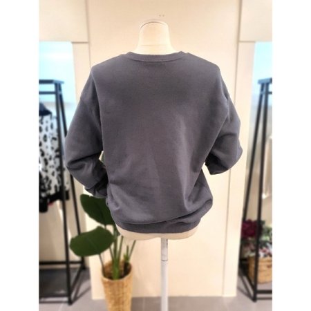 배색 프린팅 맨투맨 다크그레이