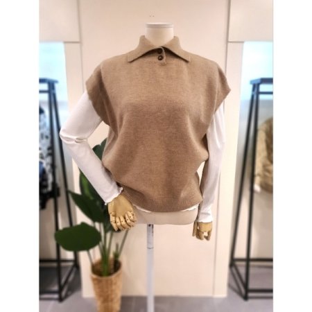 수 버튼 폴라 니트 베스트 브릭