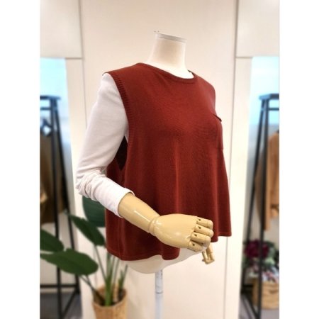 퍼밍 백버튼 니트 베스트 브릭