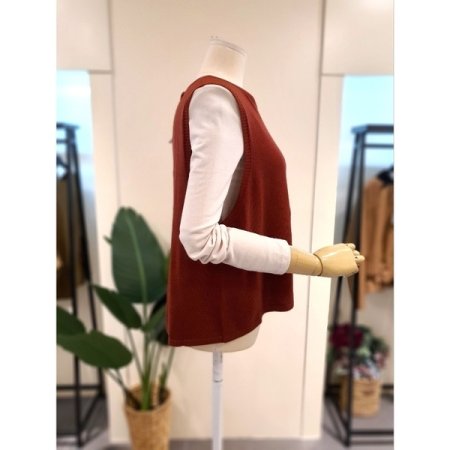 퍼밍 백버튼 니트 베스트 브릭