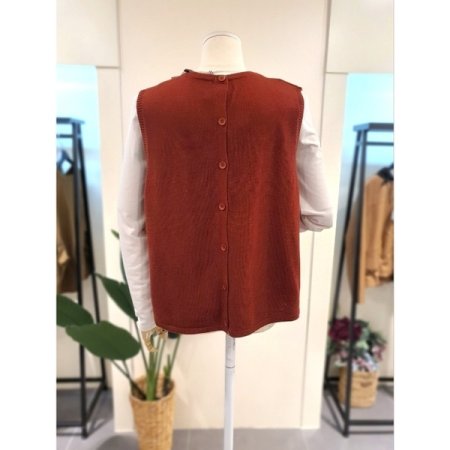 퍼밍 백버튼 니트 베스트 브릭