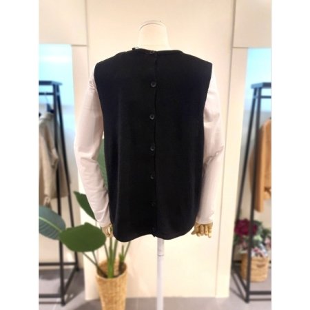 퍼밍 백버튼 니트 베스트 블랙