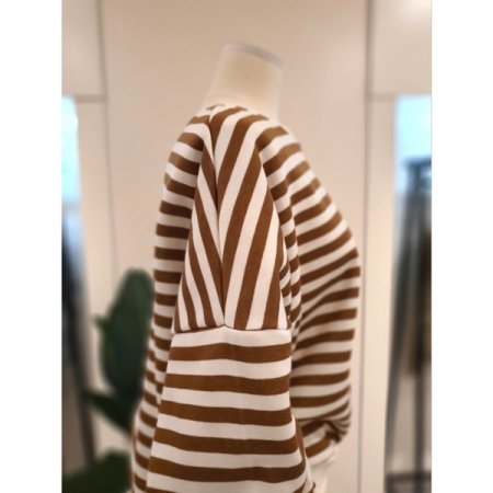 기모 스트라이프 맨투맨 브라운