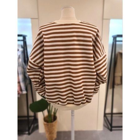 기모 스트라이프 맨투맨 브라운