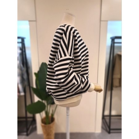 스트라이프 기모 맨투맨 블랙