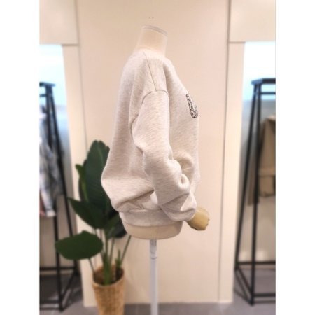 호피 레터링 기모 맨투맨 오트밀