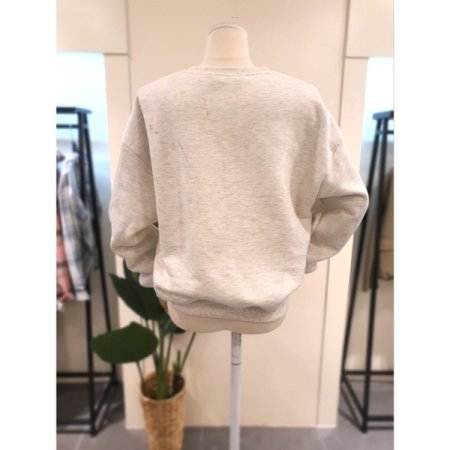 호피 레터링 기모 맨투맨 오트밀