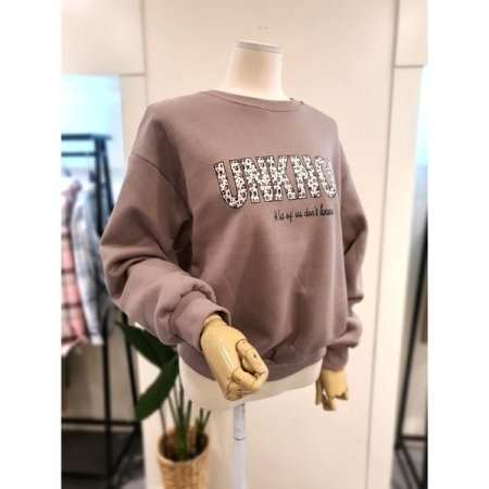 호피 레터링 기모 맨투맨 브라운