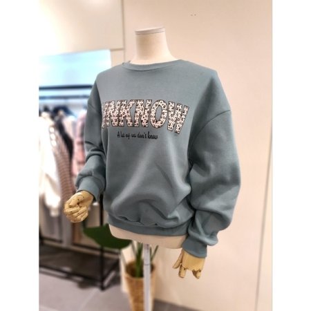 호피 레터링 기모 맨투맨 그린