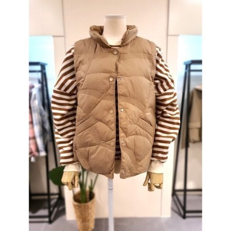 스티치 버튼 덕다운 패딩 조끼 IV